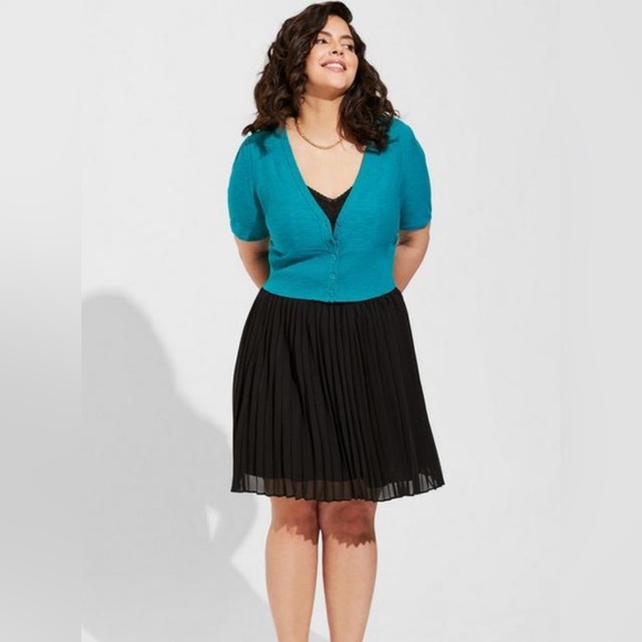 Torrid Sz. 1 (2X/14-16) Chiffon Pleated Mini Skirt Black - Picture 1 of 3